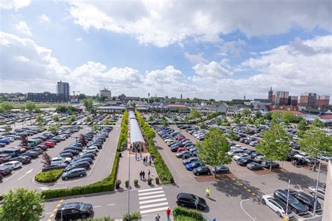 designer outlet roermond parking.